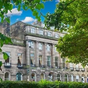 Halcyon House Pensión