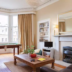 Apartment Amazing 4 Bedroom Just Off The Meadows