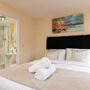 Hazeleigh - Luxury 4-bed House Near Airport, Nec, Jlr, Solihull, M42 , Solihull United Kingdom