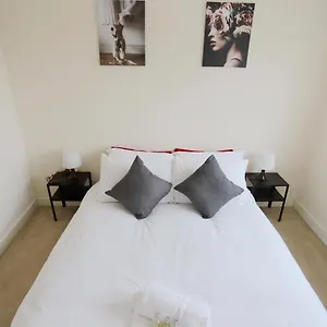 Easytravel Luxury Nec/airport 3 Beds House , Birmingham United Kingdom